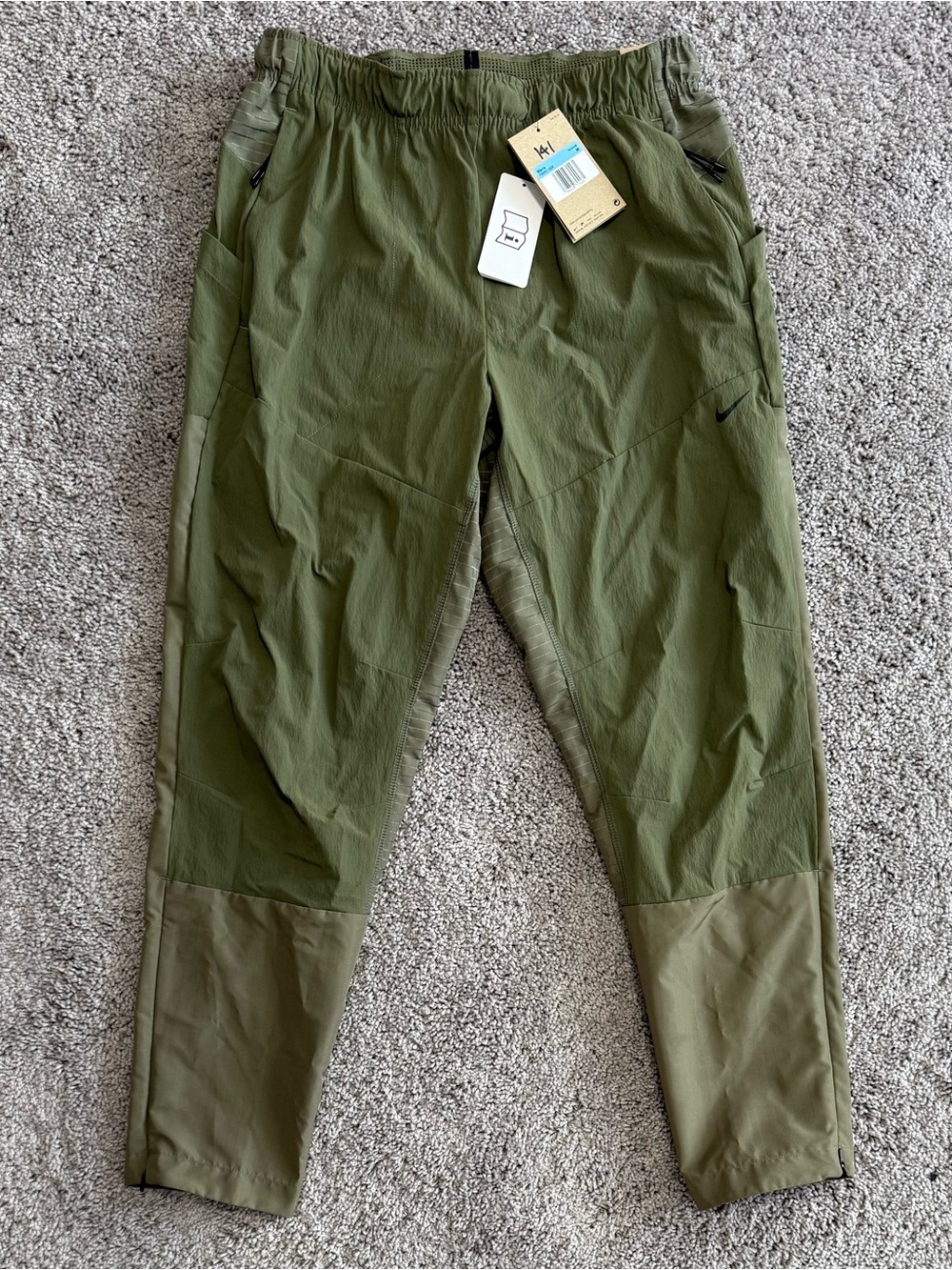 SAMPLE Nike A.P.S. ADV Woven Versatile Training Pants Olive FB6851-222 Mens Sz M